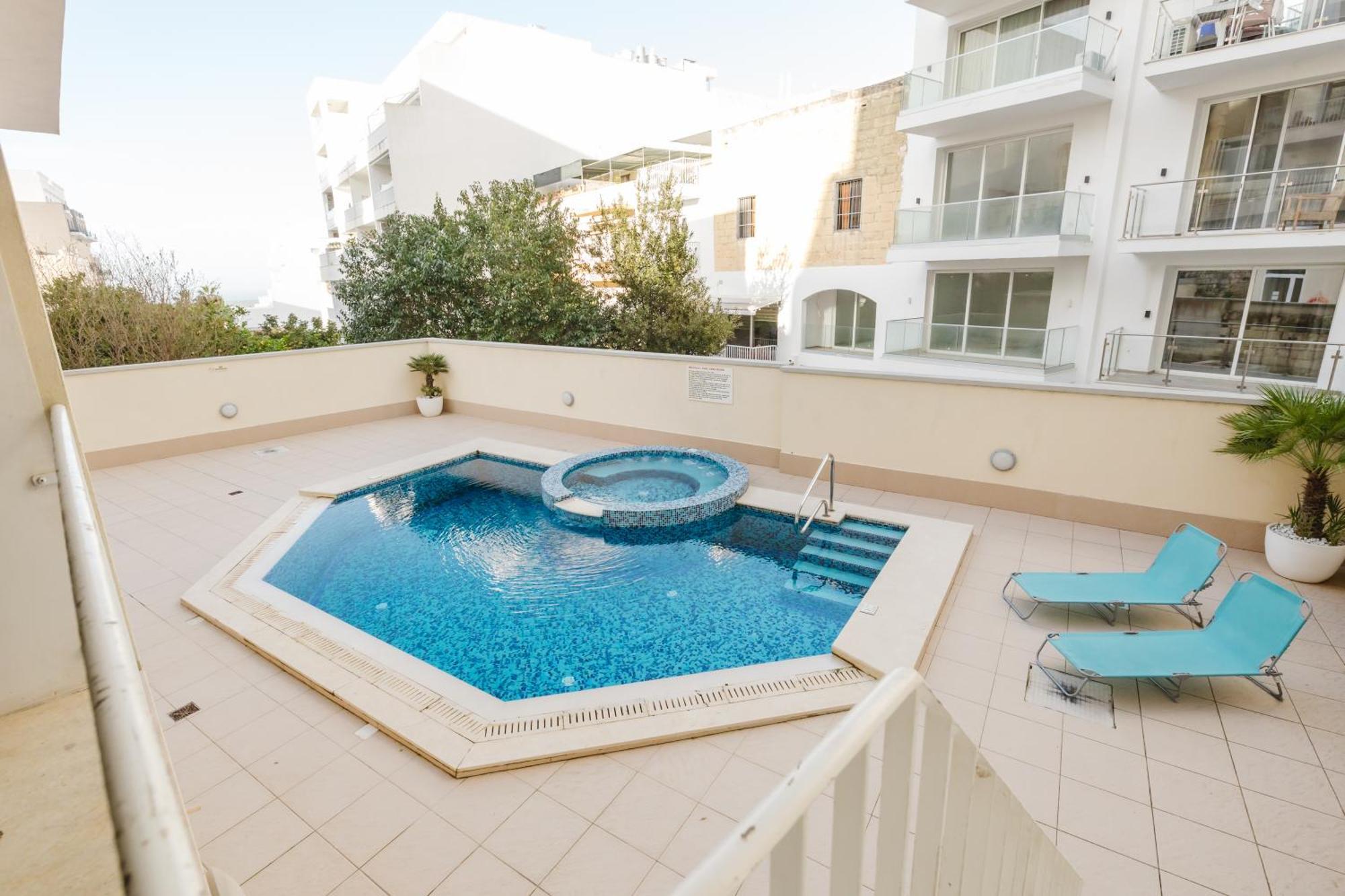 Family Duplex W Shared Pool By Homely Apartmán